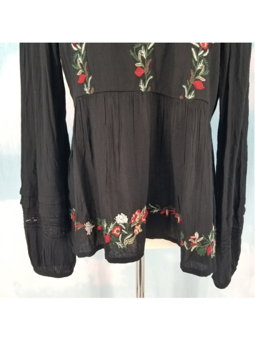 American Eagle Embroidered Blouse Balloon Sleeve Tie Back Black Floral XS Boho - Picture 3 of 8